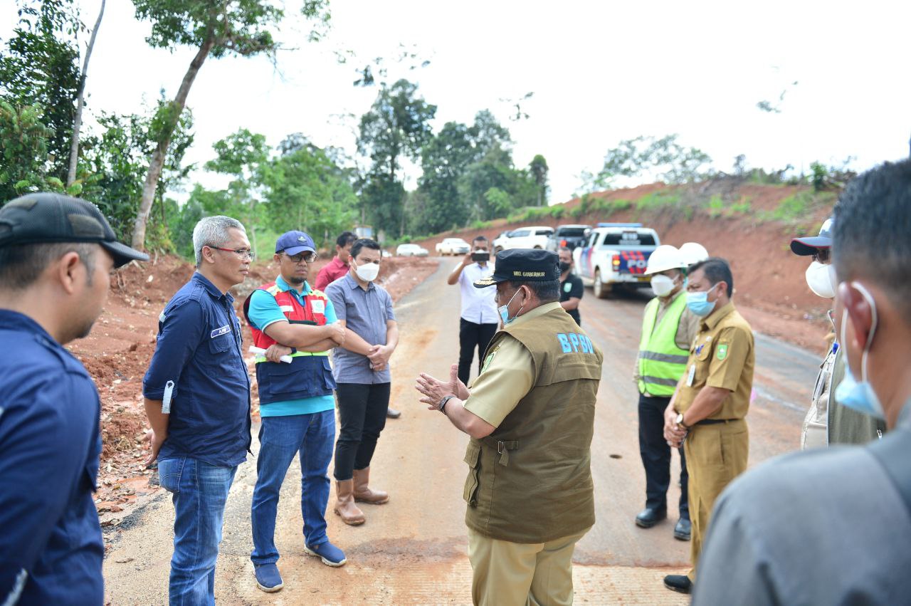 Tinjau Proyek Peningkatan Jalan di Rohul, Inilah Pesan Wagubri 