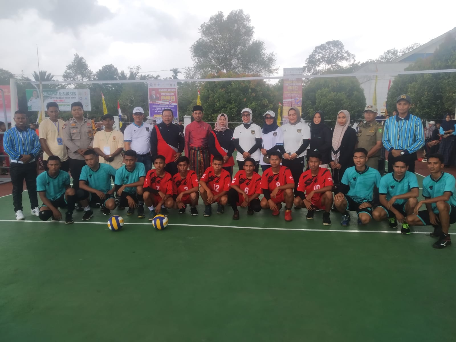 Ketua PKK Meranti Buka Turnamen Volly Ball Cup II STIKP Meranti