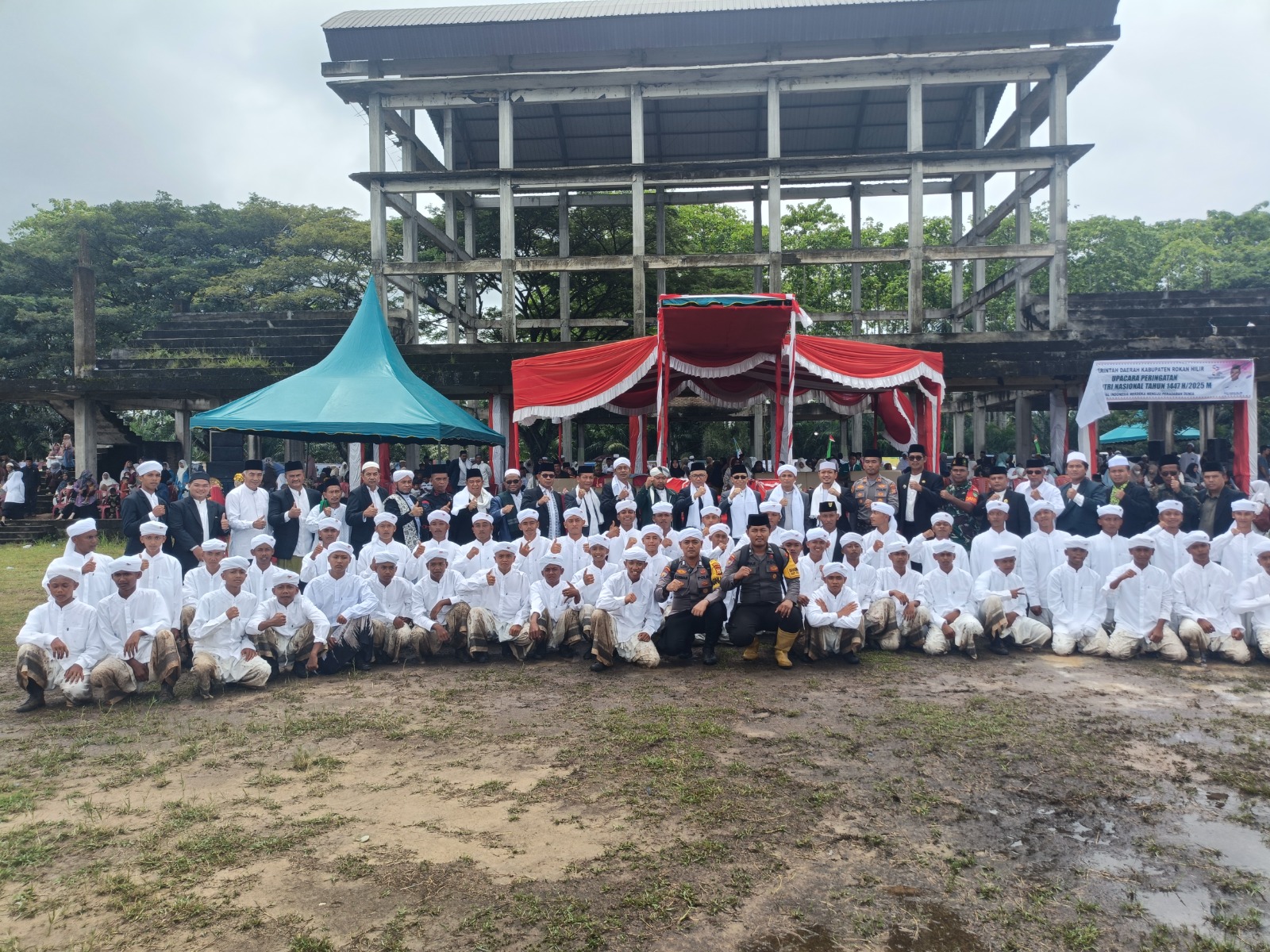 Gerimis Tak Halangi 700 Santri di Rohil Rayakan Hari Santri Nasional ke X