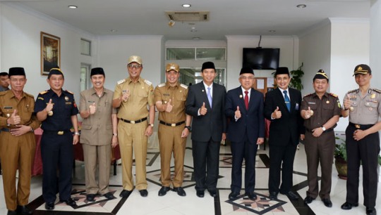 Bupati Suparman Terima Penghargaan APIP Kategori Level 2 dari BPKP Riau