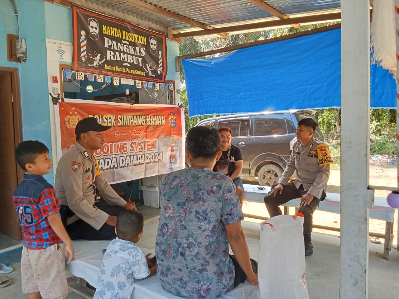 Polisi di Simpang Kanan Berikan Himbauan Kamtibmas Kepada Masyarakat Dusun Suka Makmur