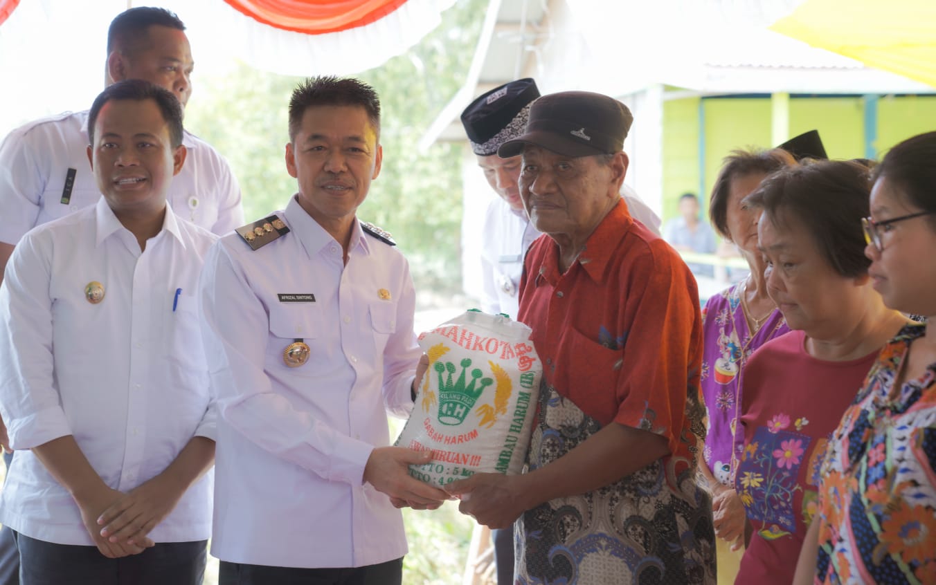 Bupati Rohil Laksanakan Peletakan Batu Pertama Pembangunan Jembatan