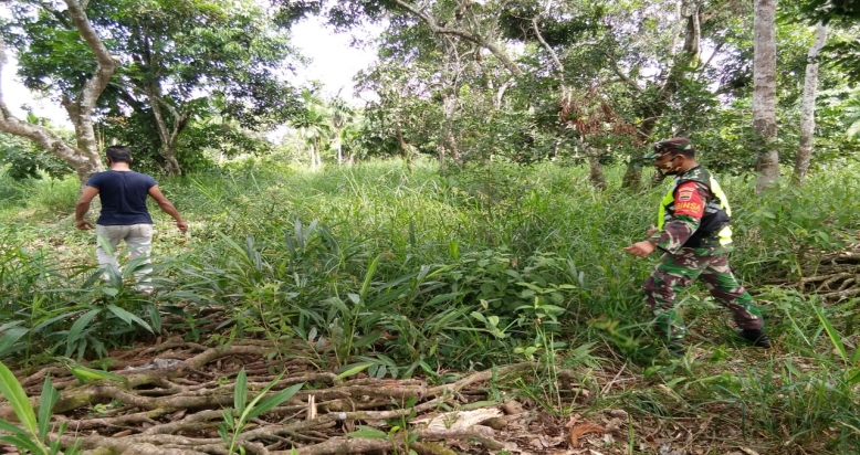 Babinsa Koramil 08/Merbau Kodim 0303/Bengkalis Pendiplinan Warga dan Pencegahan Karlahut Desa Baran Melintang