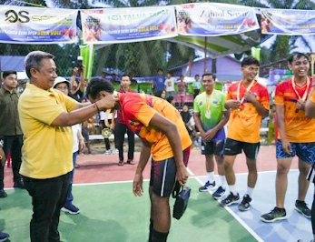 Bupati Rokan Hulu Resmi Menutup Turnamen Semi Open Bola Voli Baja Cup IV di Desa Bangun Jaya Tahun 2025