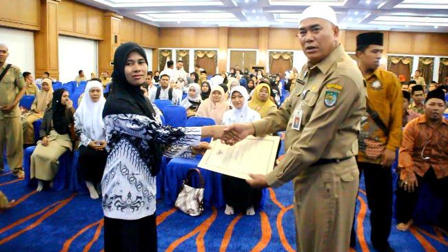 Alhamdulillah.......Bupati Rohul Serahkan SK PDTU dan PDTW dan Guru Kontrak Daerah Sulit