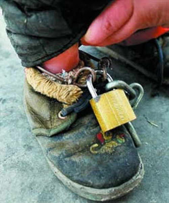 Dua Balita Dirantai Seperti Anjing di San Antonio Amerika Serikat