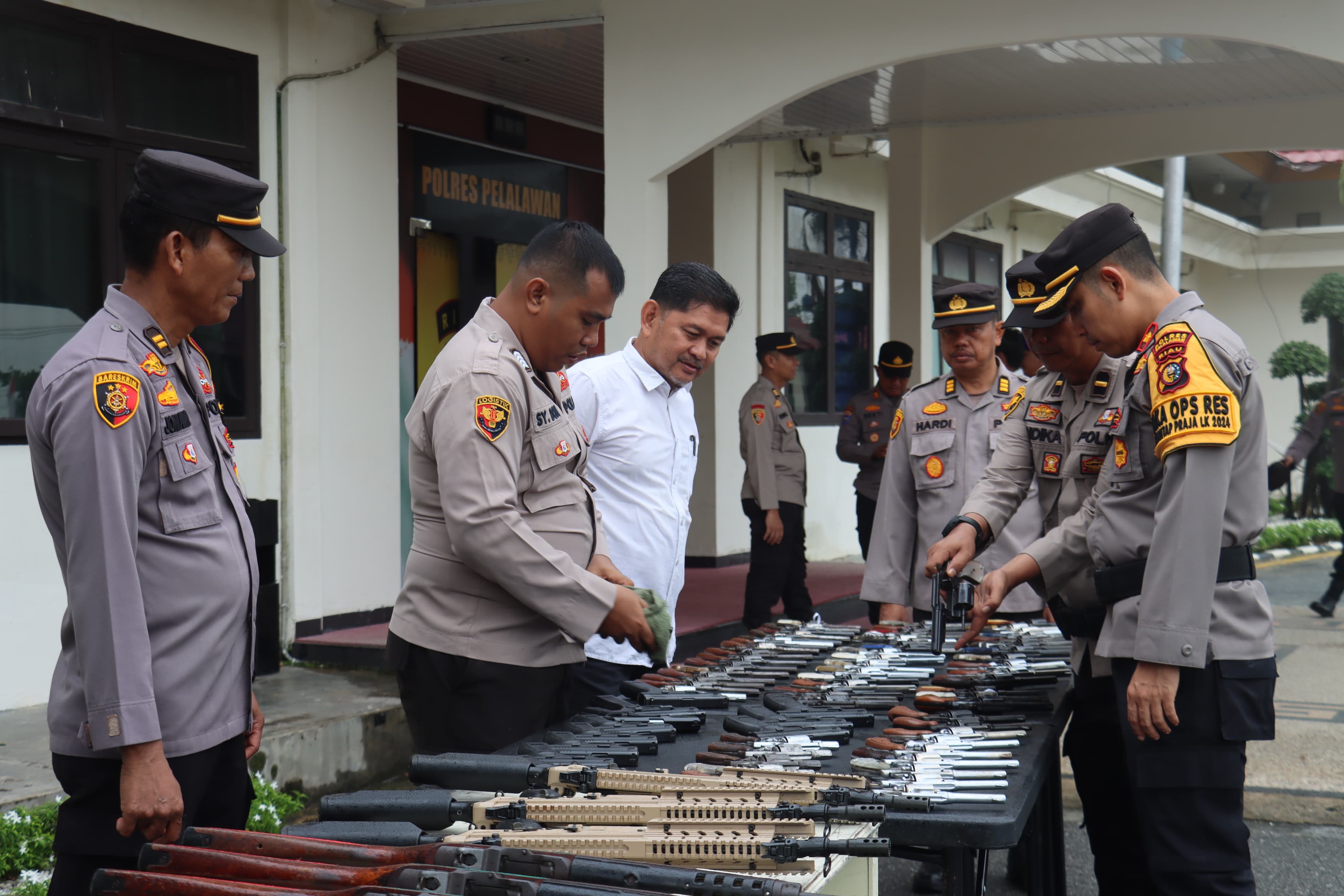 Polres Pelalawan Periksa Puluhan Senpi untuk Pastikan Keamanan dan Kelayakan