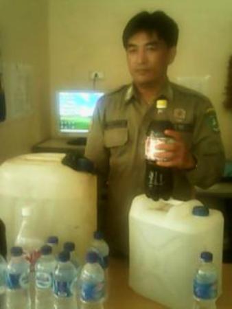 Tanpa Dana Operasional, Satpol PP Berhasil Amankan Puluhan Liter Miras