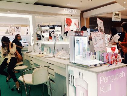 Pengunjung Bisa Coba Sample Kosmetik di Gerai Clinique