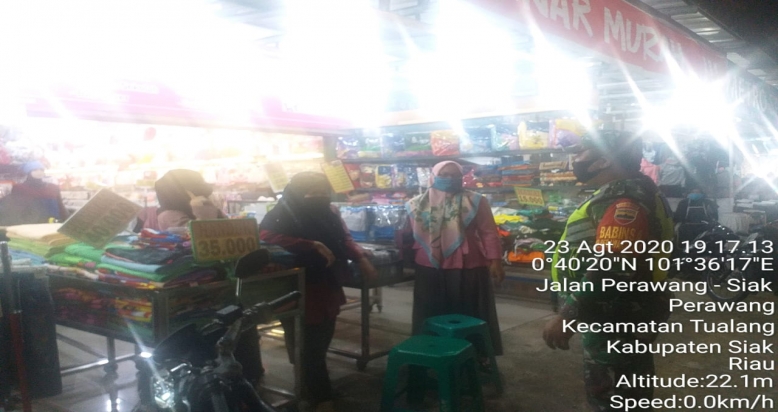 Babinsa Koramil 11/ Pwk Kandis Pantau Aktivitas Warga Di Malam Hari  Penerapan Pendisiplinan Protokol Kesehatan