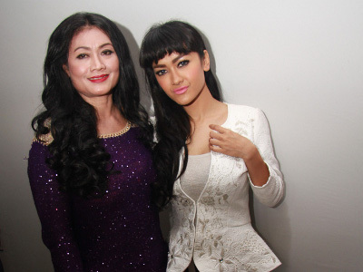 Jupe Pinjam Uang dari Ayah Tiri