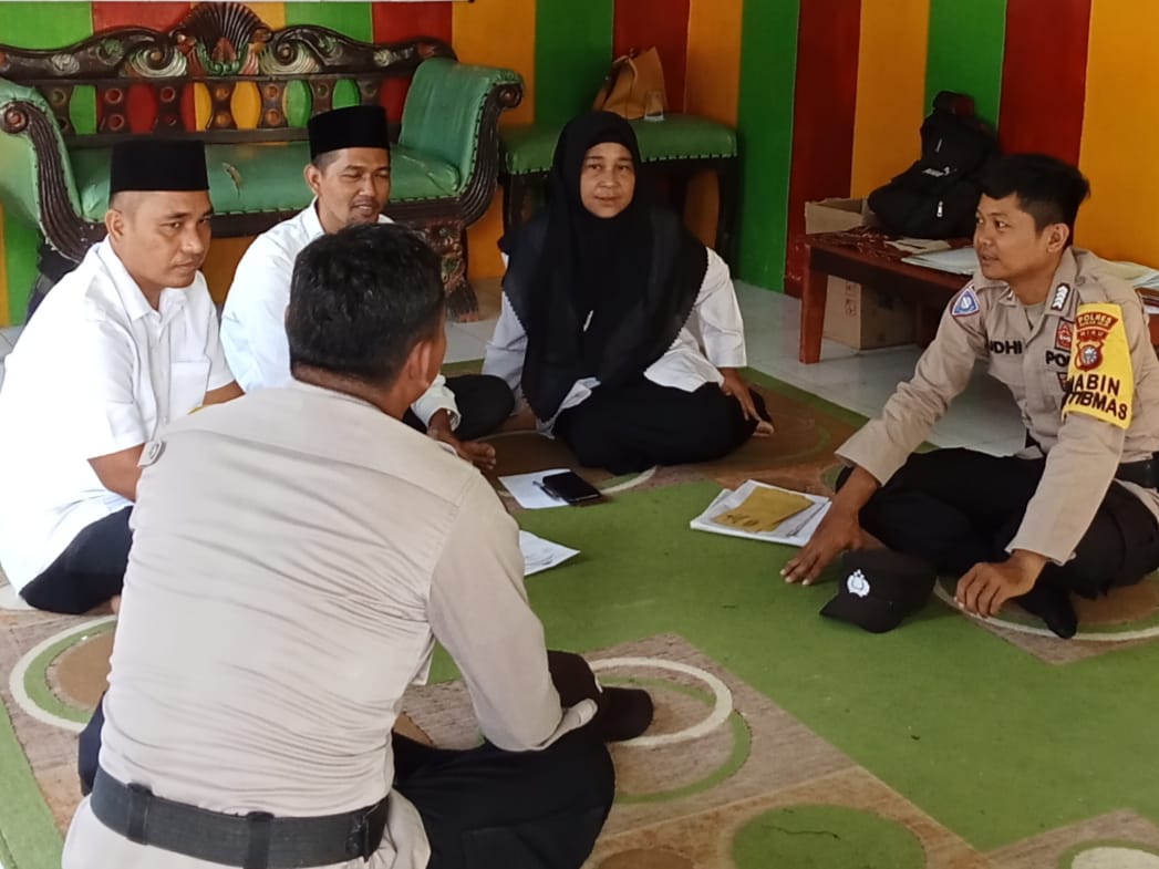 Bhabinkamtibmas Ajak Masyarakat Jalan Pembangunan Jaga Kamtibmas