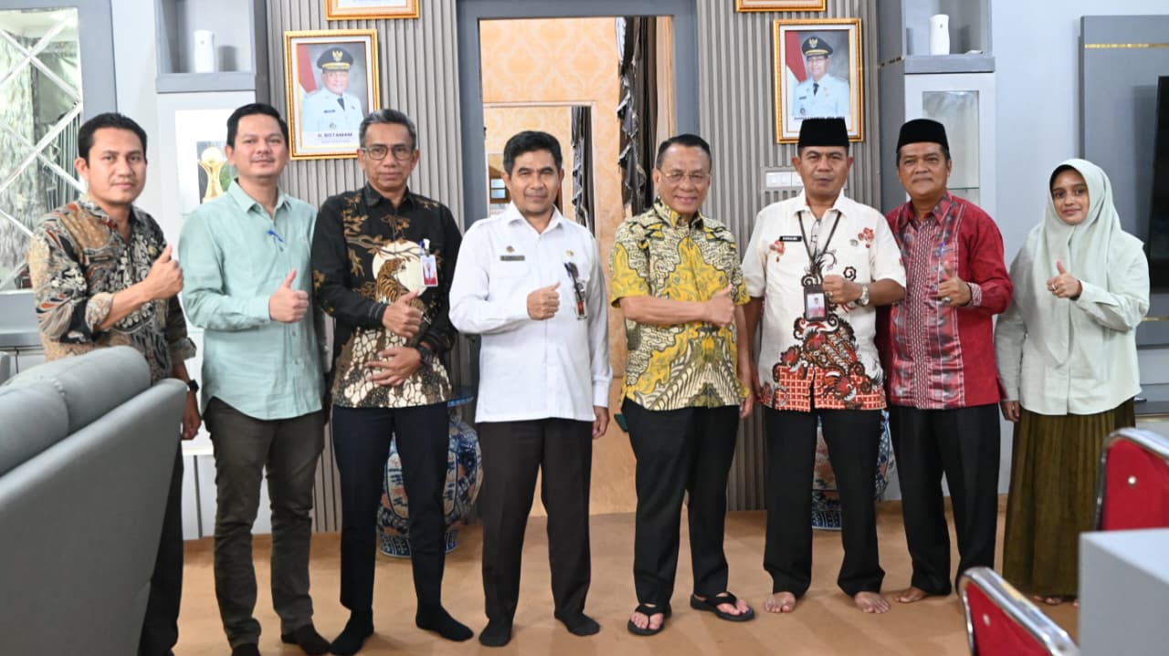 Bupati Rohil H. Bistamam Berikan Bonus Bagi Qori dan Qoriah Berprestasi di MTQ Riau 2025