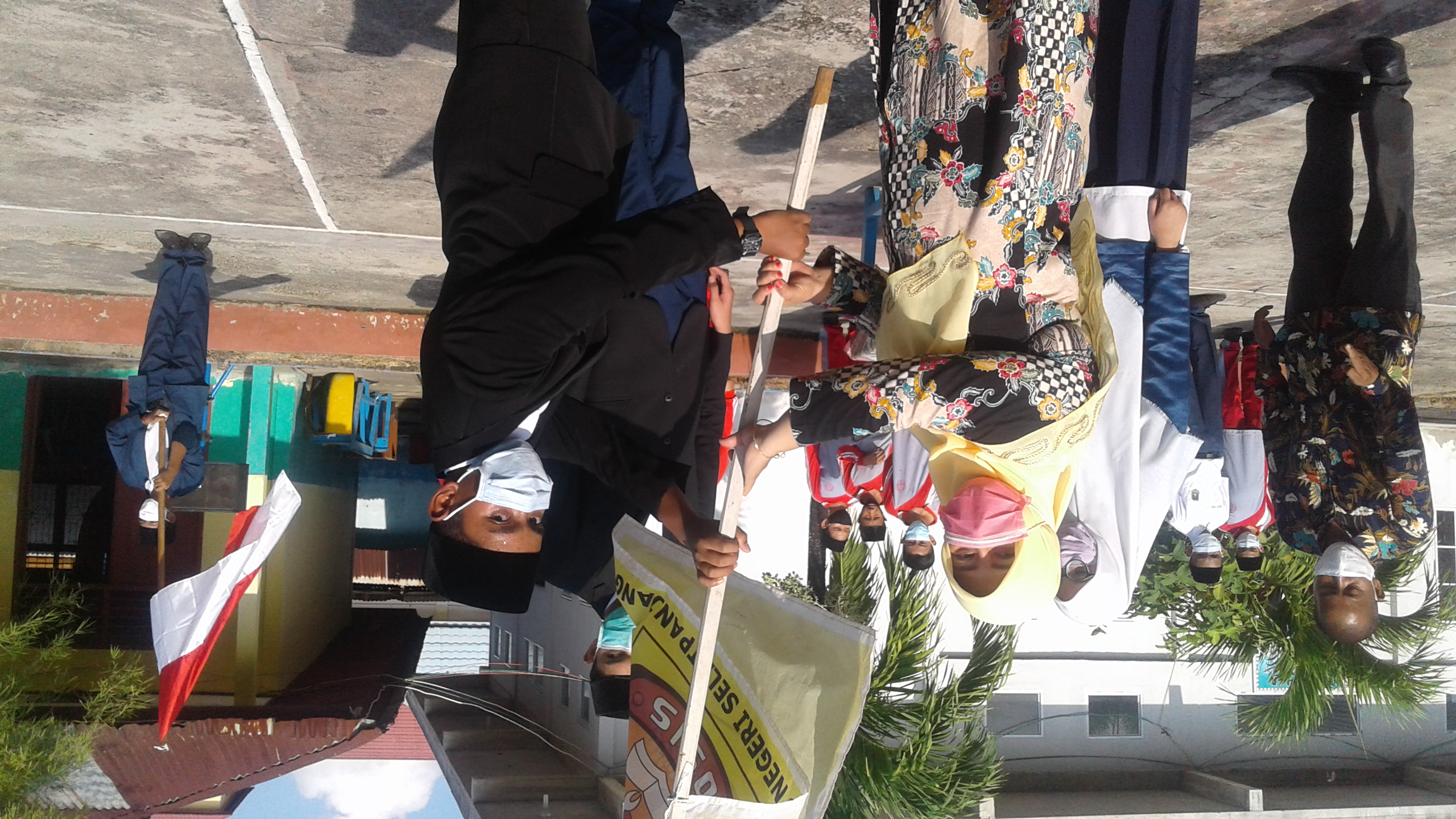 Kepsek Nurya Ningsih, S.Pd Lantik Asmar Sahaf Ketua OSIM MTSN 1 Selat Panjang