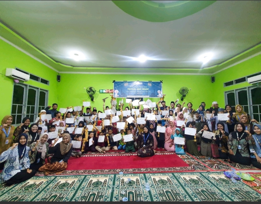 Melalui Festival Anak Shaleh, Kolaborasi KKN MKKM UNRI dan UIN Suska Riau Tanamkan Karakter Islami Sejak Dini di Kelurahan Sekar Mawar
