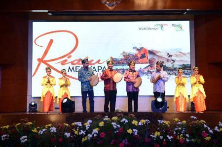 Menpar Kenalkan Bakar Tongkang Lewat 