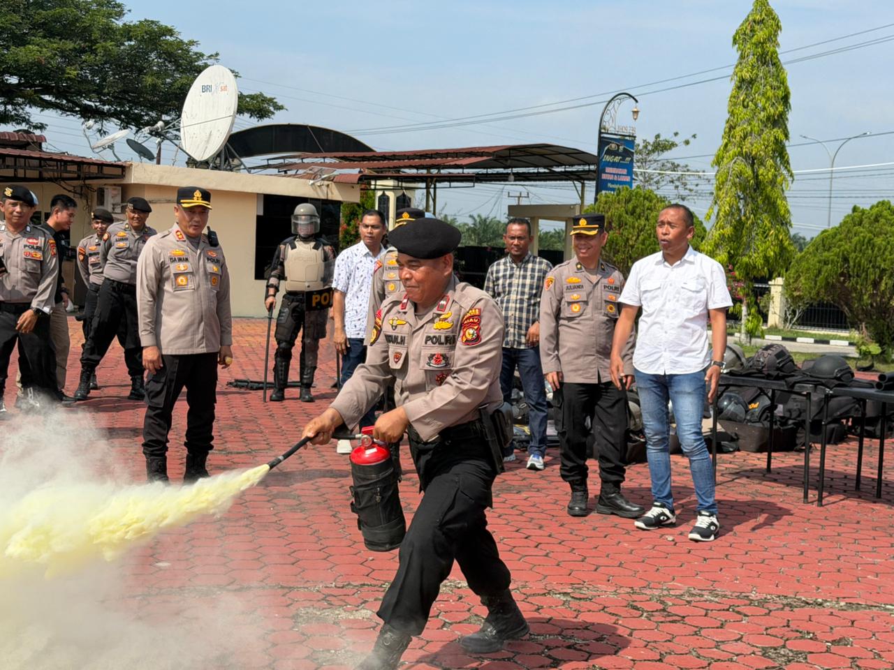 Kapolres Rokan Hilir Cek Kesiapan Peralatan Dalmas dan Ranmor Hadapi Situasi Nasional