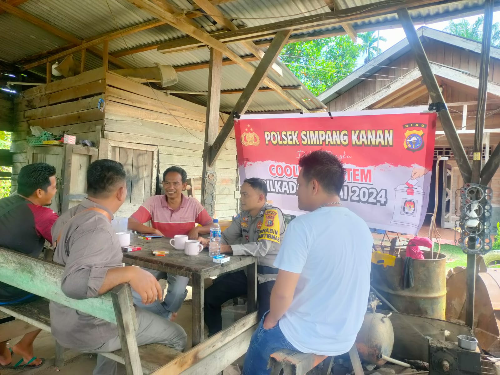 Kanit Intel Bersama Bhabinkamtibmas Cooling System Masyarakat Simpang Kanan