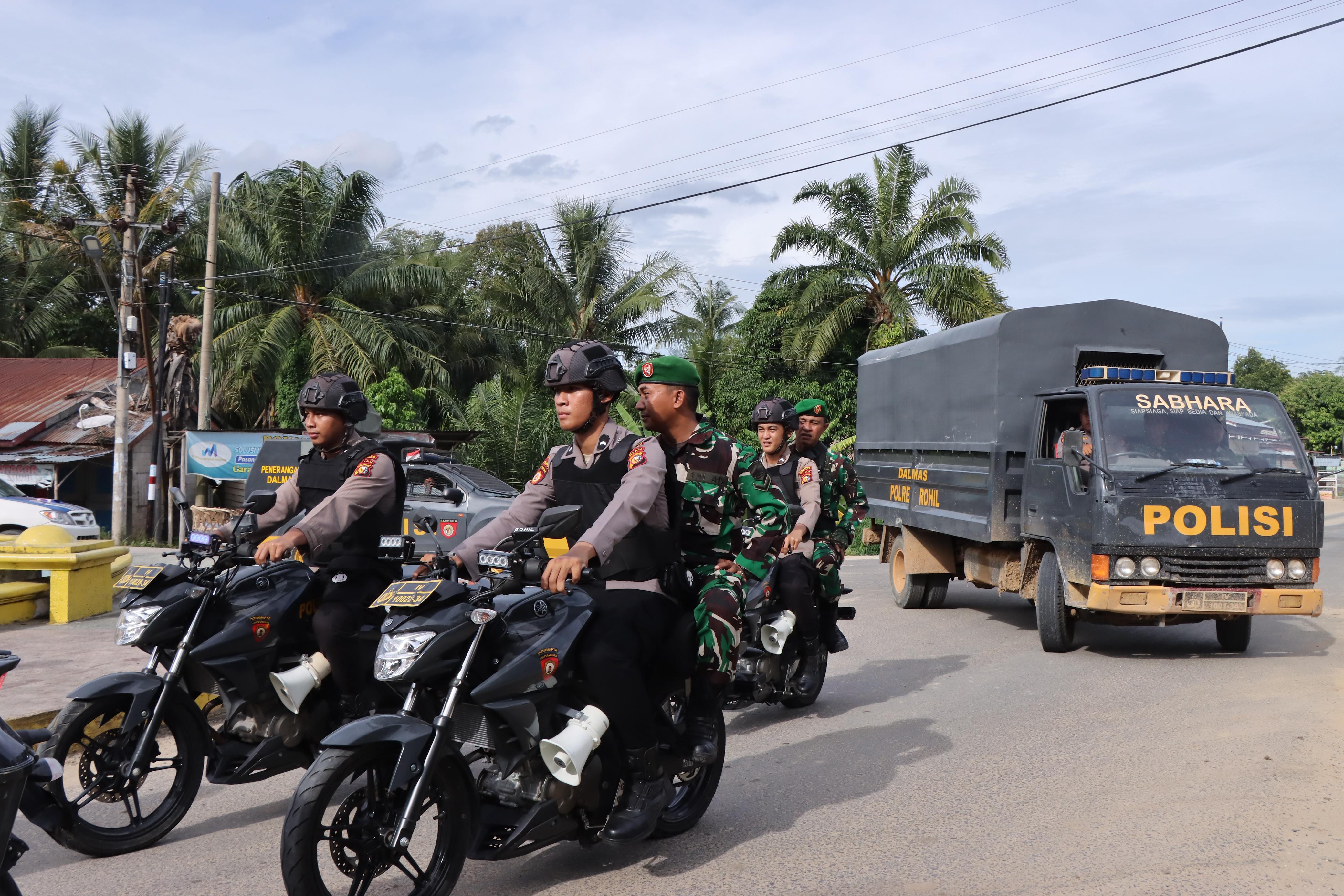 Sinergitas TNI-Polri Gelar Patroli Preemtif di Rohil, Ajak Masyarakat Jaga Kamtibmas
