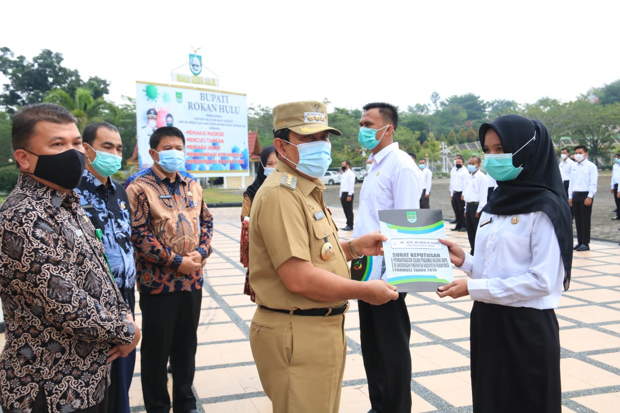 Bupati H. Sukiman Serahkan SK Formasi CPNS 2019