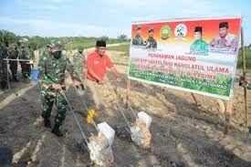 Gerakan Swasembada Pangan , Ketua DPP Santan NU Bersama Danrem Wirabima  Tanam Jagung