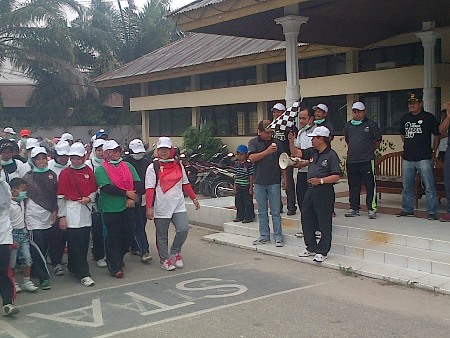 DiSelimutui Asap, Wabup Pelalawan Lepas Jalan Santai 