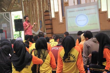 SMK 2 Pekanbaru Laksanakan Latihan dasar Kepeminpinan OSIS Bersama Teens