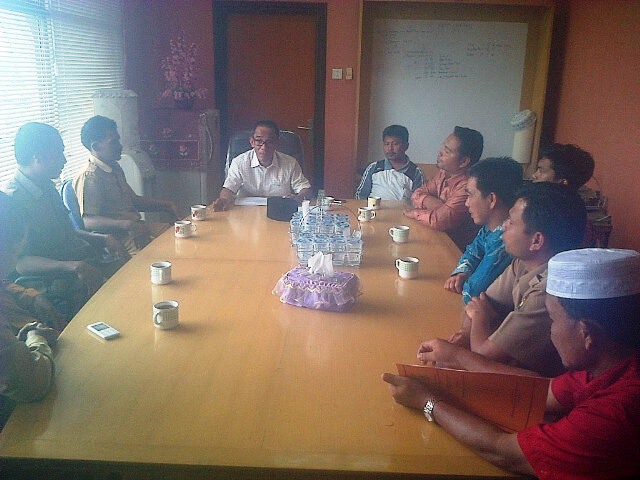 Ketua DPRD Kampar Terima Guru PDTA Kampar di Ruang Kerja