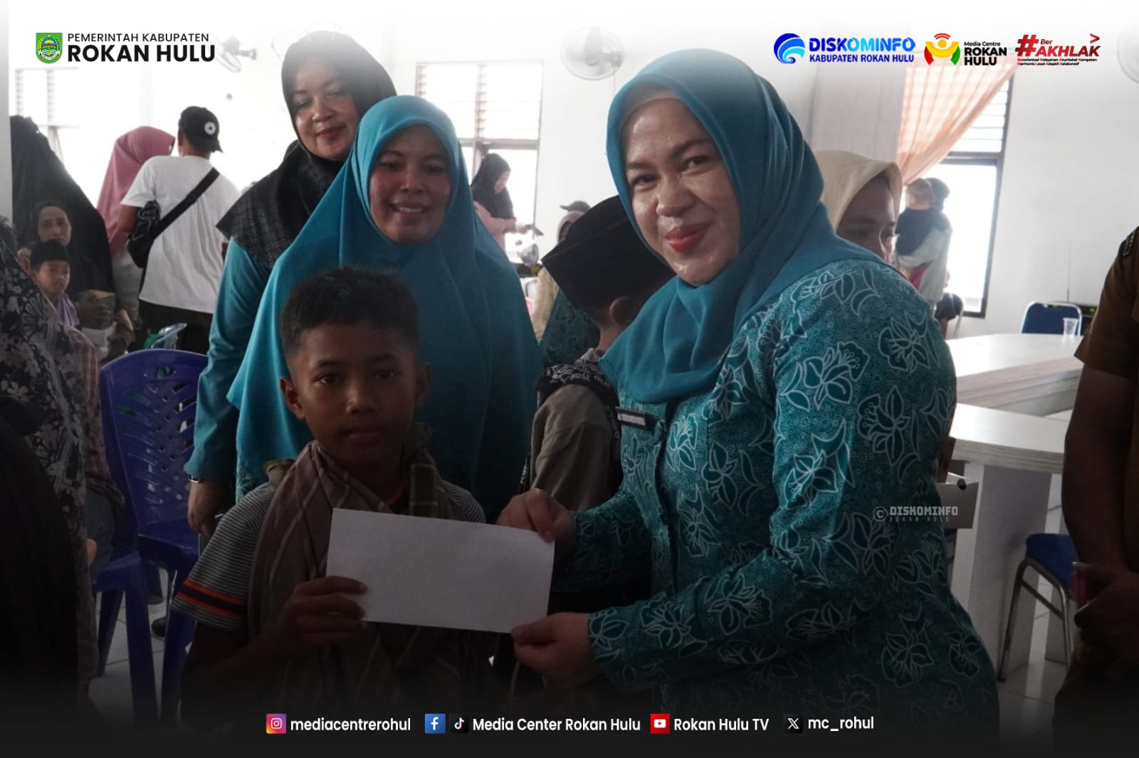 .TP  PKK Rokan Hulu Tinjau Sunat Massal dan Pemeriksaan IVA Test di Ujung Batu dan Rambah Samo
