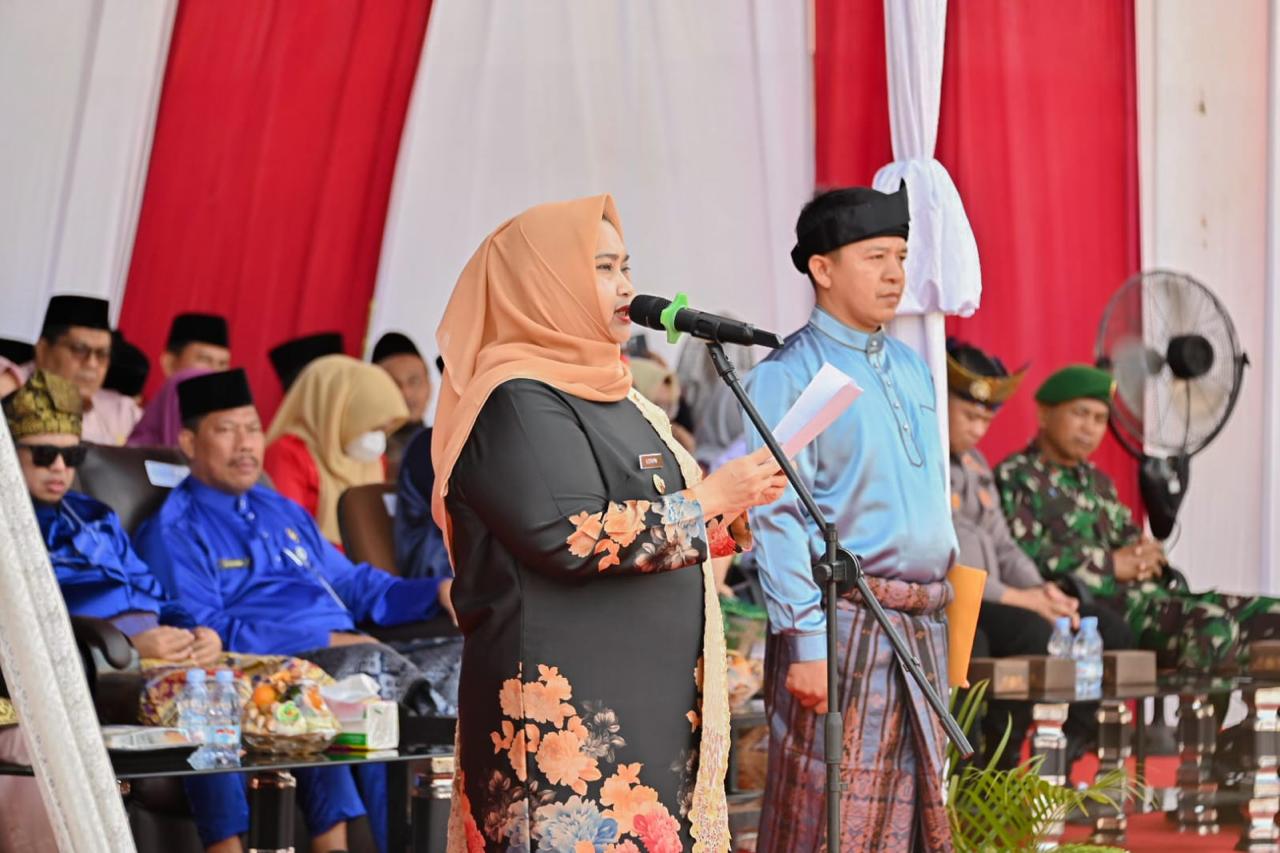 Bupati Kasmarni Curi Perhatian di Upacara Hardiknas 2025: Pesan Menyentuh dan Komitmen Pendidikan Bermutu Warnai Peringatan