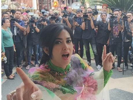Syahrini yang Selalu Cetar Membahana