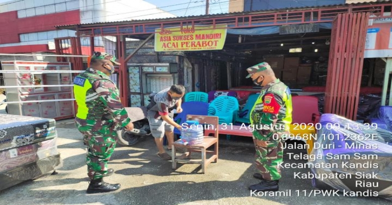 Babinsa Kodim 0303/Bengkalis Koramil 11/Pwk Kandis Pantau Kesiapan Warga Toko Acai Perabot Simpang Belutu