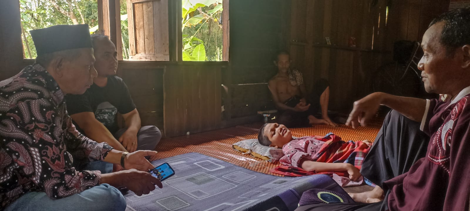 Sejak Usia Empat Tahun Menderita Sakit Saraf Tulang Belakang, Kini Hanya Terbaring Dilantai