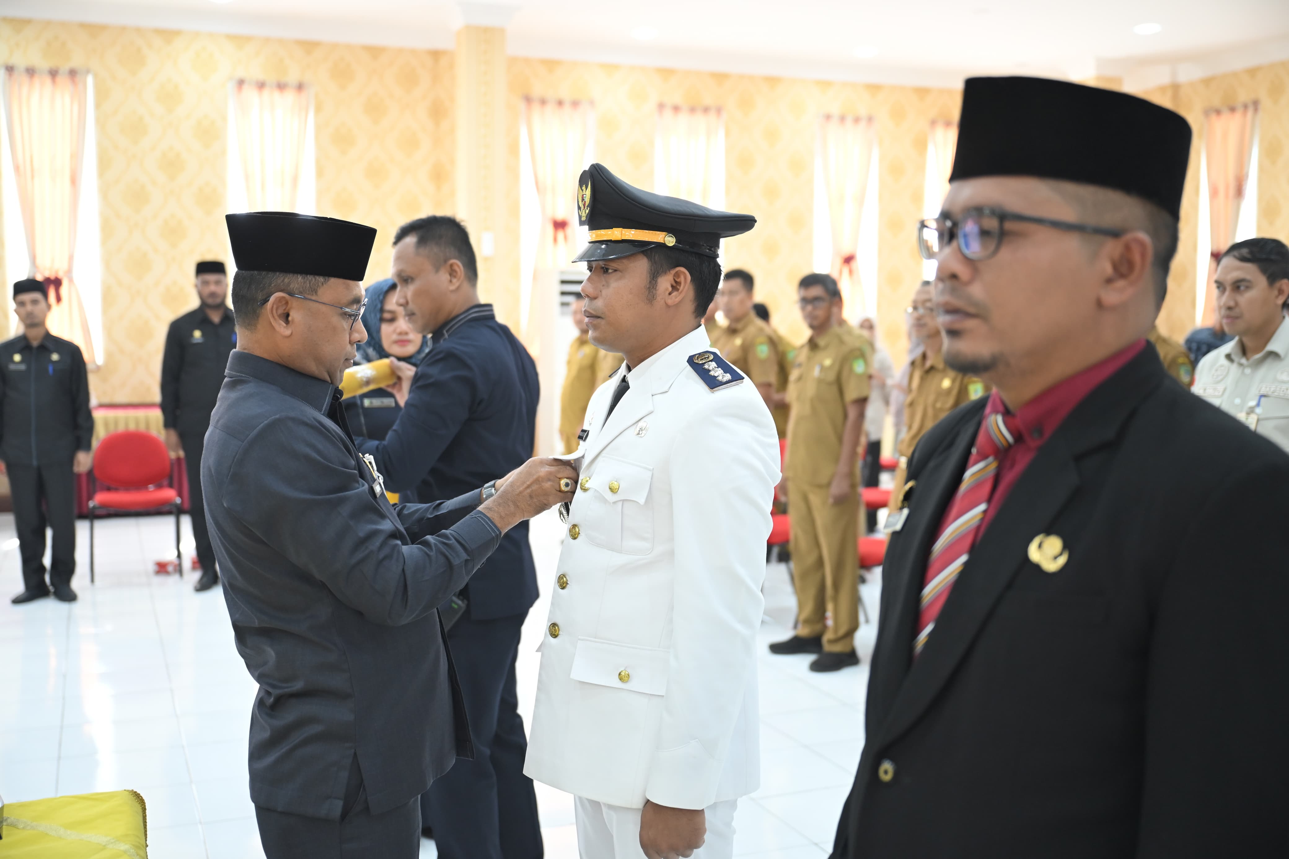 Sekda Rohil Lantik Dua Pejabat Administrator, Tegaskan Profesionalisme dan Responsivitas Pelayanan Publik