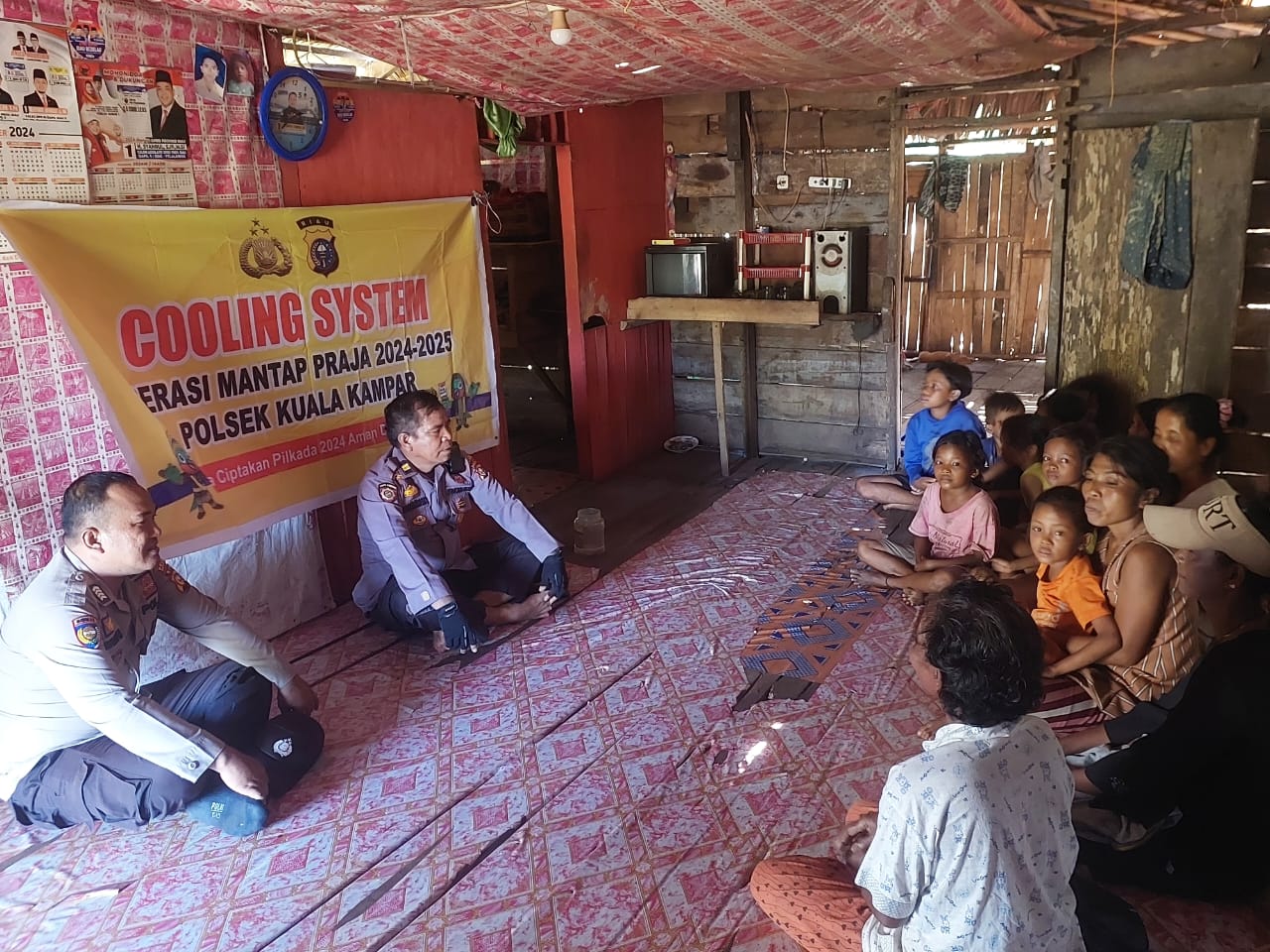 Kapolsek Kuala Kampar Bawa Semangat Damai ke Suku Akit Jelang Pilkada 2024