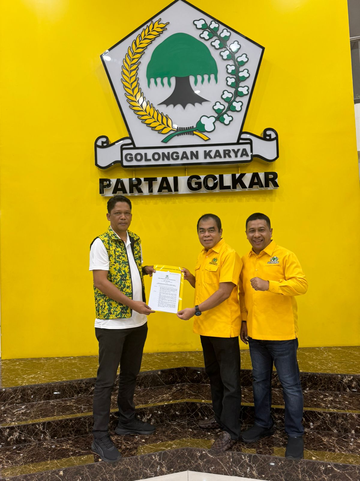 Golkar Resmi Usung  Raja Haryono-Elda Suhanura Pilkada Inhu 2024