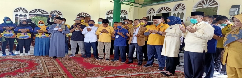 Dengan Menaiki Sisingaan Pasangan Rajut Daftar KPU