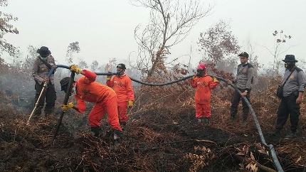 Relawan RZ Pekanbaru Turut Padamkan Sisa Api di Rimbo Panjang 
