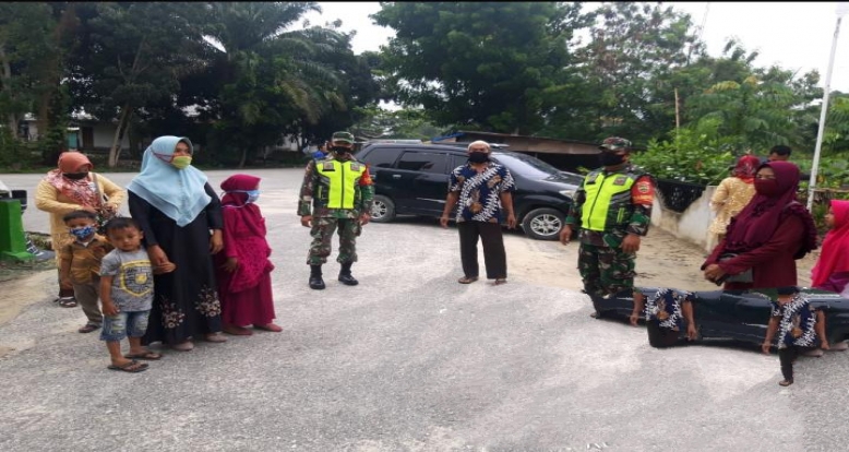 Babinsa Koramil 11/Pwk Kandis Kodim 0303/Bengkalis Ajak Warga Patuhi Protokol Kesehatan