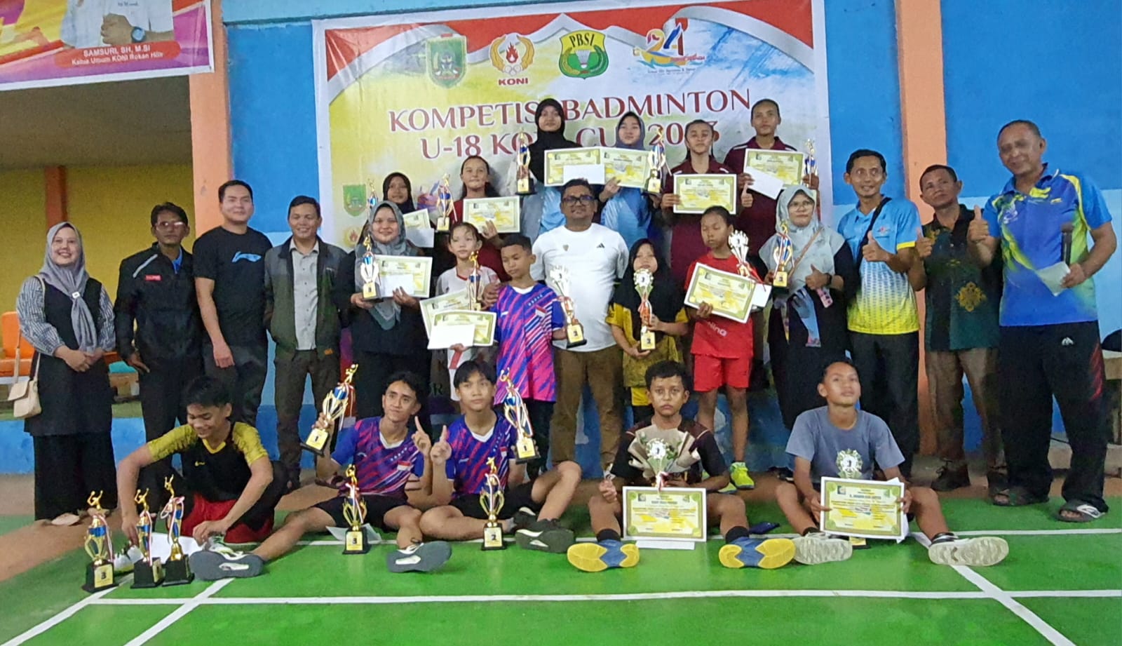 Ketua Umum KONI Rohil Resmi Tutup Kompetensi Badminton Koni Cup U-18 Tahun 2023
