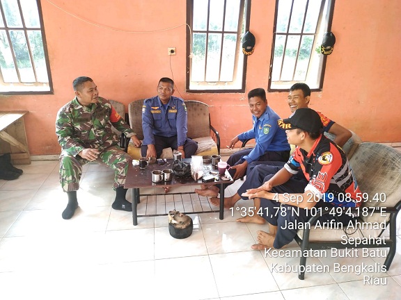 TNI dan Damkar  Mengajak  Warga Stop Buka Lahan Cara Membakar