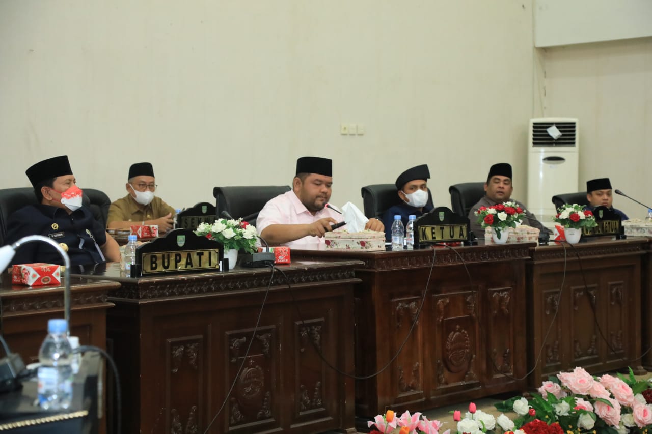 Bupati H. Sukiman Hadiri  Rapat Paripurna DPRD  Laporan Hasil  Reses Masa Persidangan III Tahun 2022