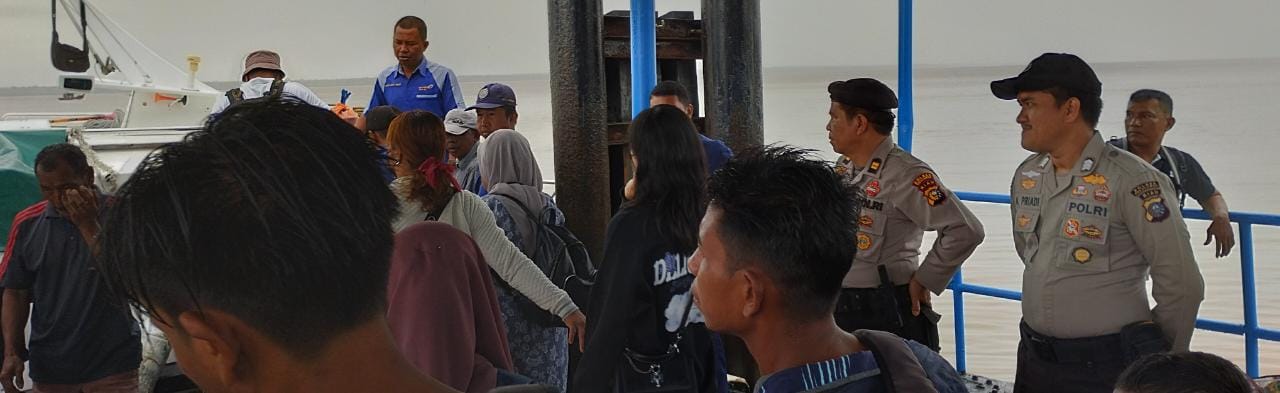 Polsek Kuala Kampar Pengamanan Pelayanan Kamtibmas  di Pelabuhan Penumpang