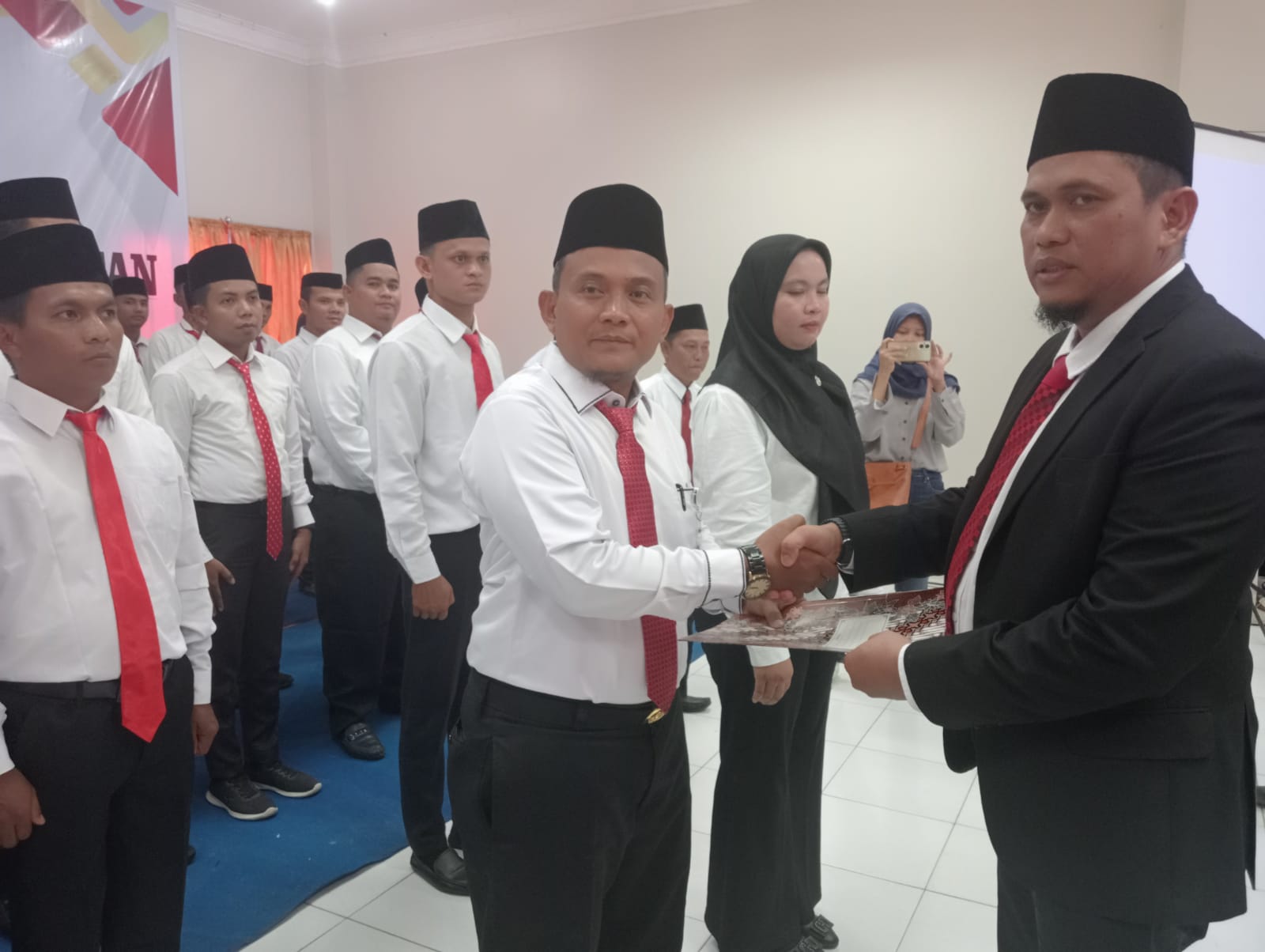 48 Anggota PanwascamSiap Jalankan   Demokrasi di Kabupaten Rohul