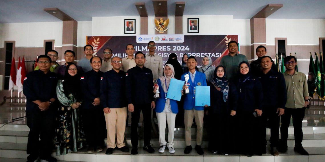 2 Mahasiswa UMSU di Ganjar Juara 1 Pilmapres Se - Sumut