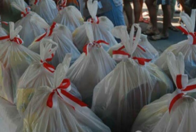 Warga Kelurahan Wonorejo Marpoyan Terima Bantuan Sembako