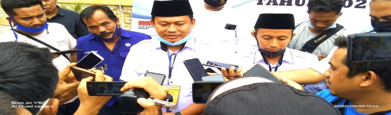Hery Saputra dan M khozinÂ  Menjadi yang PertamaÂ  Mendaftarkan keÂ  KPU