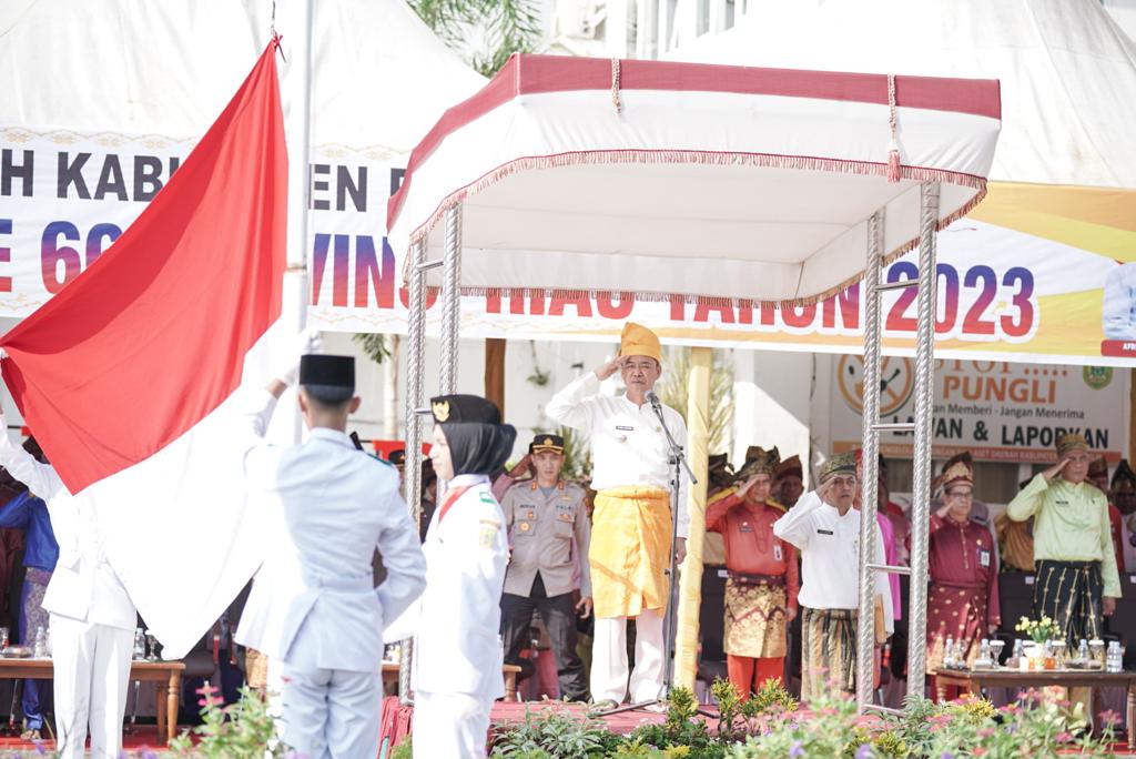 Pimpin Upacara HUT Provinsi Riau ke-66, Bupati Rohil Sampaikan Amanat Gubernur