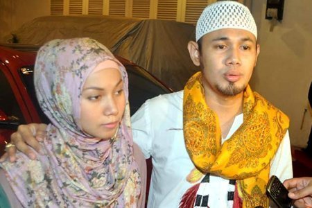 Puput Melati Gelar Empat Bulanan Tanpa Didampingi Suami