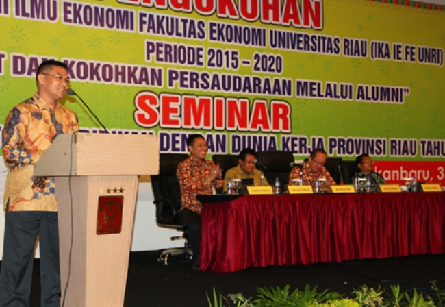Seminar Sehari di Pengukuhan IKA FE UR 